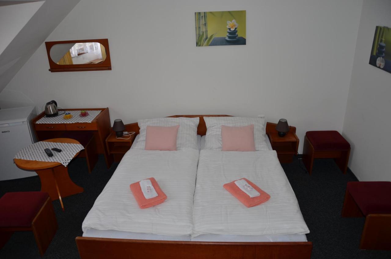 Guesthouse Zlaty Hrozen Česká Lípa Exterior foto